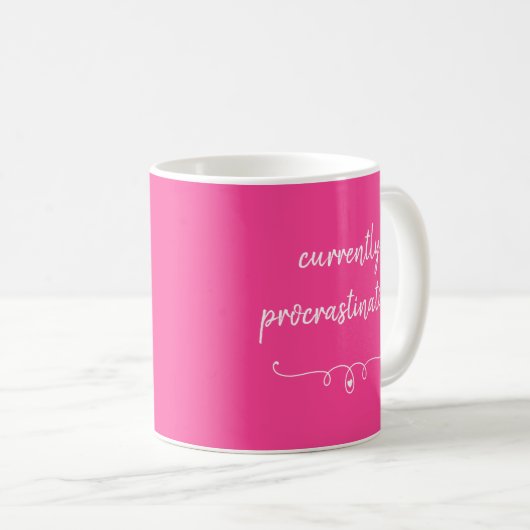 Procrastinant actuellement la Mug rose vif (Devant droit)