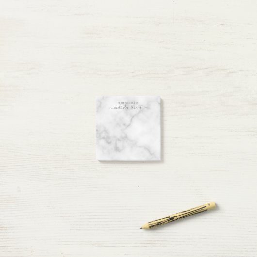 Professioneel modern script — witte marmer post-it® notes (Op bureau)