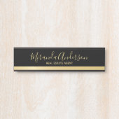 Professioneel zwart en goud met moderne scriptnaam deurbordje (Voorkant)