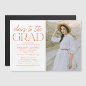 Proficiat aan het Afstudeerder Oranje Foto Graduat Magnetische Uitnodiging (Voorkant / Achterkant)