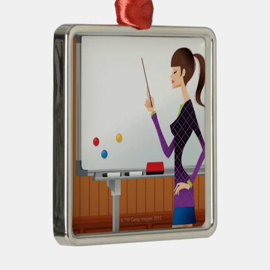 Profiel van zakenvrouw die witbord aanwijst metalen ornament (Rechts)