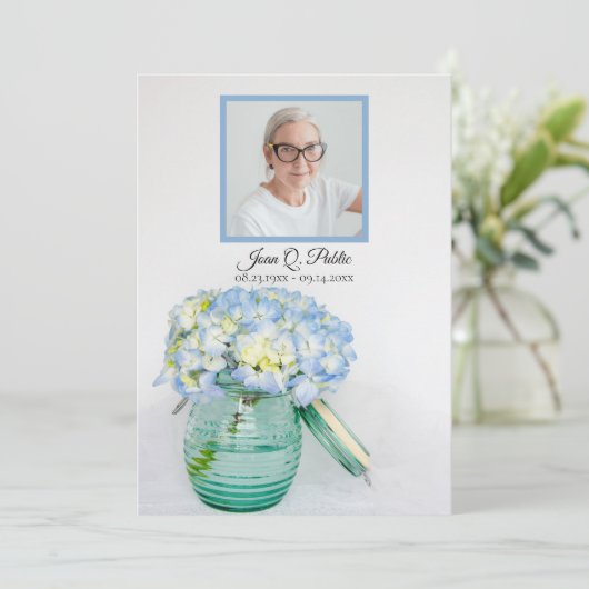 Programme Blue Hydrangea dans Jar funérailles service Memori (Debout devant)