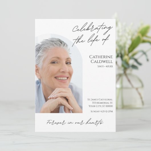 Programme Célébration de la vie de l'arc moderne Photo Funer (Debout devant)