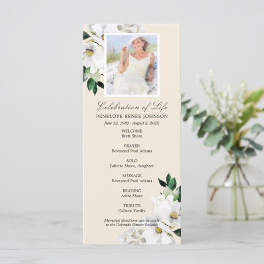 Programme de célébration de la vie des fleurs du c (Debout devant)