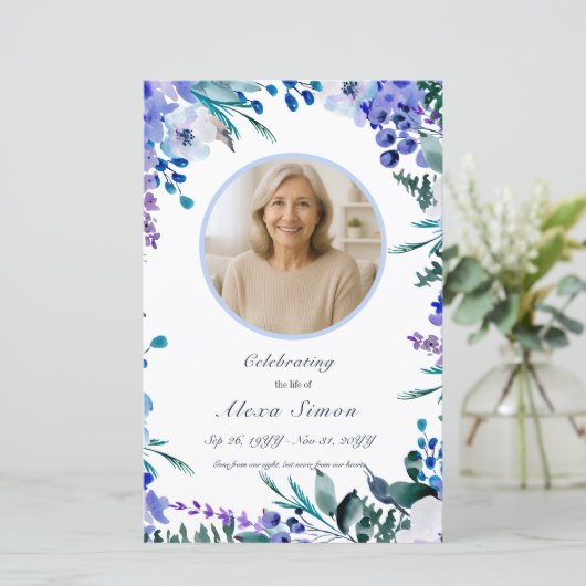 Programme de funérailles florales en bleu doux (Debout devant)