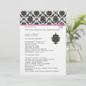 Programme de mariage à garniture rose sur fond de (Debout devant)