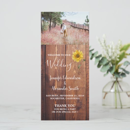 Programme de mariage campagnard de tournesol de gr (Debout devant)