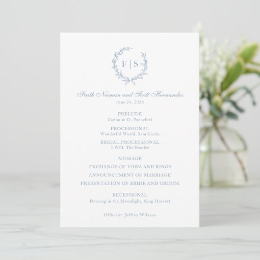 Programme de mariage Dusty Blue Monogram Wreath (Debout devant)