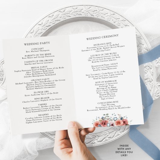 Programme de mariage flou et bleu floral plié