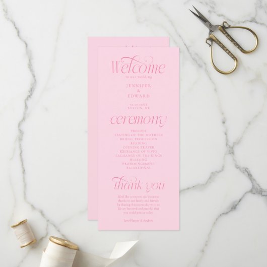 Programme de mariage rose à typographie moderne (Devant/Arrière en situation)