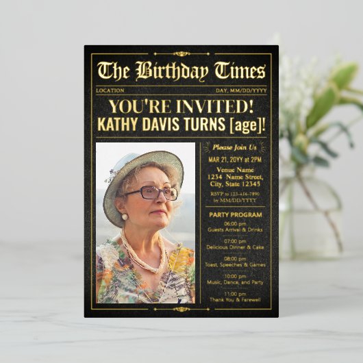 Programme Invitation de journaux d'anniversaire de (Debout devant)