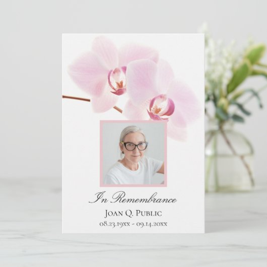 Programme Orchidées roses sur le service commémoratif funéra (Debout devant)