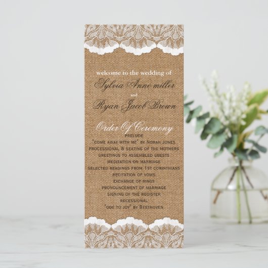 Programme Rustic Chic burlap et dentelle mariage campagnard (Debout devant)