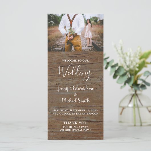 Programme rustique de mariage photo de la grange e (Debout devant)
