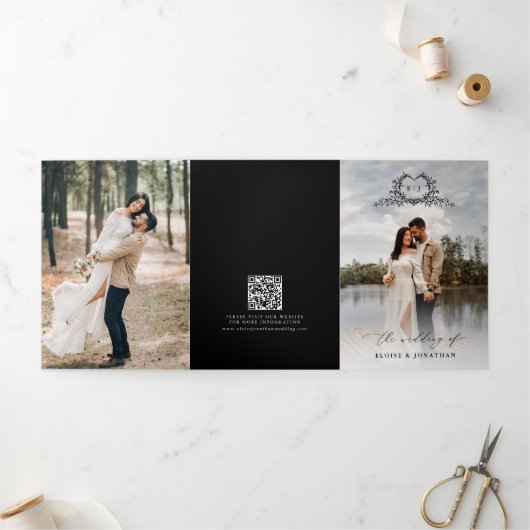 Programme Trois Volets Modern Minimalist Crest monogram Wedding Invite (Extérieur)