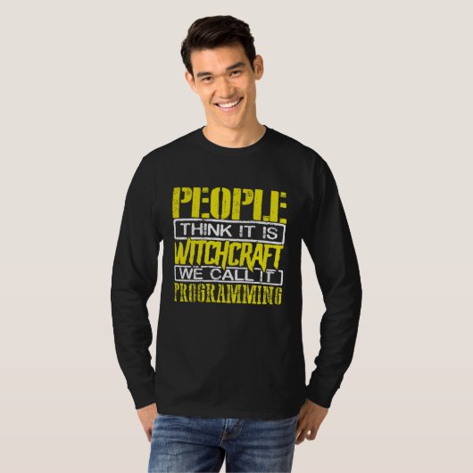 Programmer People Think Itu2019s Witchcraft Call I T-shirt (Voorkant volledig)