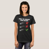 Programmeur Joke Computer Nerd Hoe USB STI in te v T-shirt (Voorkant volledig)