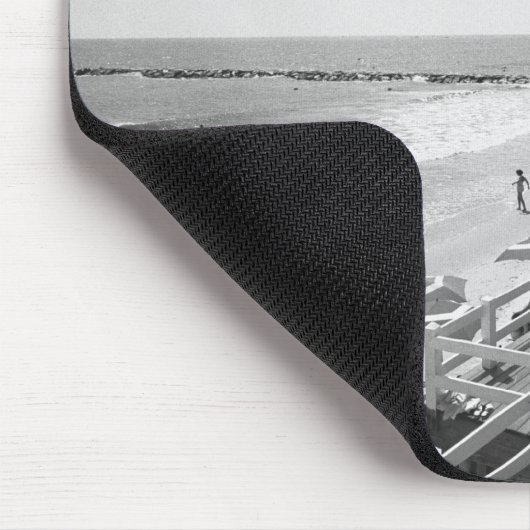 Promenade en strand B&W verhoogd uitzicht Muismat (Hoek)