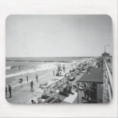 Promenade en strand B&W verhoogd uitzicht Muismat (Voorkant)