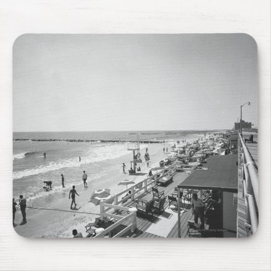 Promenade en strand B&W verhoogd uitzicht Muismat (Voorkant)