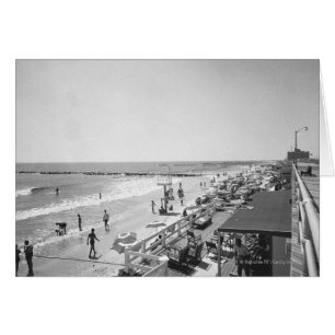 Promenade et plage B&W vue surélevée