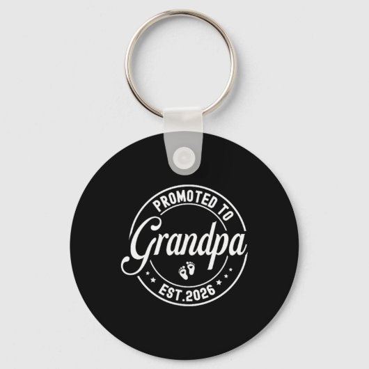 Promoted To Grandpa Est. 2026 Grandparents Baby An Sleutelhanger (Voorkant)