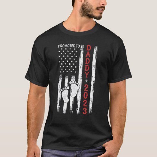 Promoted To Papa 2023 First Time Fathers Day New D T-shirt (Voorkant)