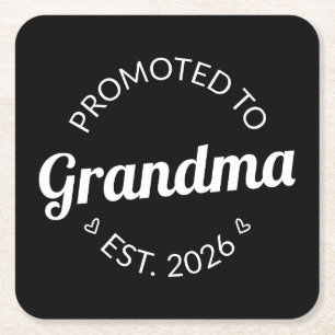Promotie naar Oma Est. 2026 I Vierkante Kartonnen Onderzetter