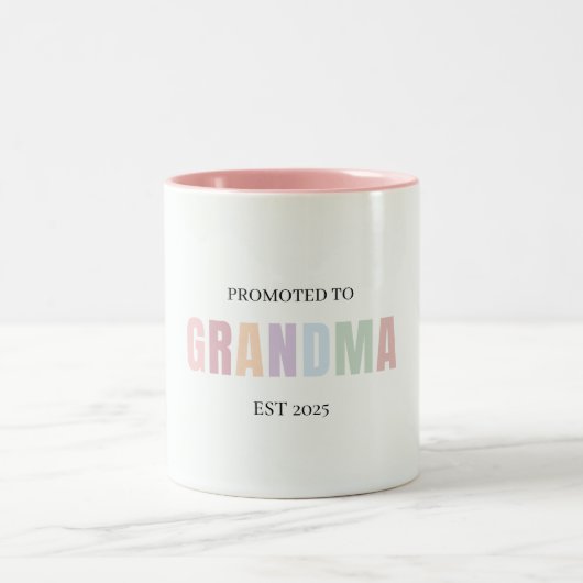 Promu à Grand-mère EST 2025 Mug | Personnalisé (Centre)