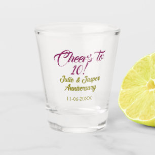 Proost op 10e huwelijksjubileum mauve goudkleurig shot glas