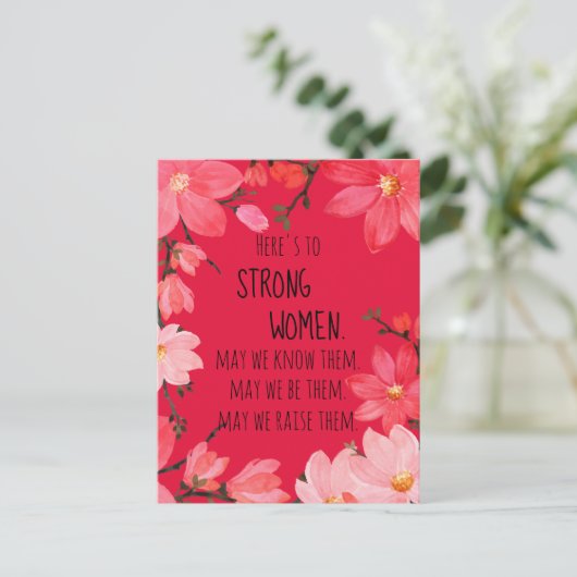 Proost op Sterke Vrouwen Kersenrood Bloemmotief Briefkaart (Staand voorkant)