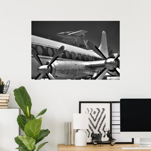 Props en mails in zwart-wit poster (Thuiskantoor)