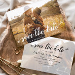 Prospectus 11,4 Cm X 14,2 Cm Budget Enregistrer la date blanc photo manuscrite<br><div class="desc">Budget Mariage manuscrit Enregistrer les Cartes de dates qui ont une photo sur le devant et le dos. Les cartes Save the Date Fall, Automne, Hiver, Printemps ou Été contiennent une typographie manuscrite moderne avec des caractères cursifs, qui sont élégants, simples et modernes à utiliser après que vous minimaliste simple...</div>