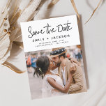 Prospectus 11,4 Cm X 14,2 Cm Budget Enregistrer la date de la photo manuscrite<br><div class="desc">Budget moderne et élégant script manuscrit photo Enregistrer la carte Mariage de date. La carte d'invitation à la date de sauvegarde comprend une typographie chic et élégante avec un design simple et minimaliste sur un arrière - plan blanc que vous pouvez ajouter votre photo de fiançailles customisé à.</div>
