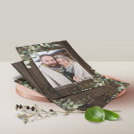 Prospectus 11,4 Cm X 14,2 Cm BUDGET Rustic Wood Eucalyptus Photo Enregistrer la<br><div class="desc">BUDGET Bois rustique Eucalyptus Verdure Photo Mariage Save the Date FLYER avec votre photo fiançailles et notre belle Californie (ouest) eucalyptus vert, vert botanique moderne et la typographie moderne sur un arrière - plan de bois de ferme rustique. Élégamment moderne, mais intemporelle et classique. Ce design combine les éléments naturels...</div>