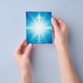 Prospectus 11,4 Cm X 14,2 Cm Croix chrétienne sur arrière - plan bleu (main)