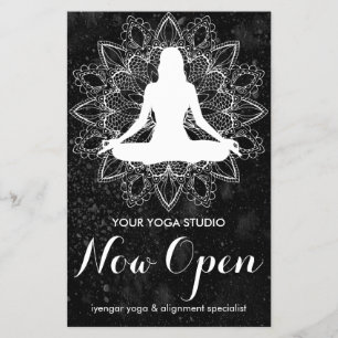 Prospectus 14 Cm X 21,6 Cm Cours de Yoga professionnel Mandala Noir et Blanc