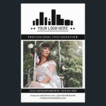 Prospectus 14 Cm X 21,6 Cm Photographe professionnel noir Logo Grosse photo<br><div class="desc">Brochure marketing pour un photographe professionnel personnalisé avec une grande photo, logo, informations de contact sur un côté, texte personnalisé, plus de photos, photo de profil dans un design noir et blanc charmant. Flyer photo professionnel féminin et chic dans un design épuré avec une couleur d'accent noir et un script...</div>