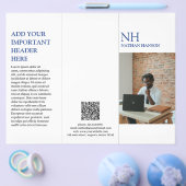 Prospectus 21,6 Cm X 24,94 Cm Monogramme bleu simple Brochure moderne (Simple)