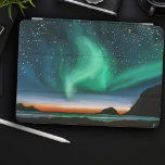 Protection iPad Air Aurora Borealis - Peinture à l'huile<br><div class="desc">Une belle aurore boréale dans la nuit étoilée. Réflexions sur la mer. Peint à la main par fantabuloustef - 2023</div>