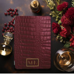 Protection iPad Air Crocodile de Bourgogne sophistiqué Monogrammé<br><div class="desc">Découvrez une sophistication inégalée grâce à notre capot élégant et chic crocodile rouge de Bourgogne iPad Smart, un ajout haut de gamme à vos accessoires technologiques. Cette Smart Cover ne se contente pas de protéger ; elle fait une déclaration avec son motif de crocodile rouge bordeaux profond et son accent...</div>