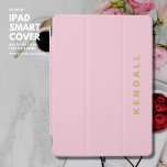 Protection iPad Air Moderne minimaliste Élégant rose pâle Monogramme<br><div class="desc">Créez votre propre capot iPad et protégez votre appareil avec style. Doté d'un arrière - plan rose vif et d'une personnalisation dorée audacieuse et moderne. Faites-le exclusivement à vous en personnalisant avec votre nom. Un cadeau parfait pour une nouvelle maman diplômée ou occupée !</div>
