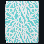 Protection iPad Beach Coral Reef Motif Nautique Blanc Bleu<br><div class="desc">Ce joli motif nautique reprenant d'inspiration océan / plage ressemble à un récif corallien tissé complexe en blanc sur une plage - arrière - plan bleu. L'élégant motif de récif de corail est confectionné dans un style pochoir. La couleur bleue rappelle les mers tropicales claires et claires. Ce design simple...</div>