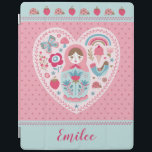 Protection iPad Cute rose Matryoshka russe poupée iPad Smart Couve<br><div class="desc">Une jolie poupée de nidification russe matryoshka orne cette couverture intelligente Ipad. La matryoshka est en forme de coeur avec des oiseaux,  des papillons et des fleurs. C'est mignon pour retourner à l'école. Personnalisez-le avec votre nom. Conçu pour vous par Blackberry Boulevard.</div>
