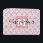 Protection iPad Mini Couverture pour iPad Dusty Rose Damask avec Monogr<br><div class="desc">Ce beau coque ipad présente un motif damassé blanc classique sur un arrière - plan rose poussiéreux. Le design est personnalisé avec une lettre initiale monogramme ainsi qu'un nom personnalisable. Parfait pour le travail ou l'école, ou toute femme qui veut une jolie coque féminine avec un design simple mais élégant....</div>