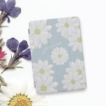 Protection iPad Mini Daisy Blue Sky Springtime Daisies iPad Air Cover<br><div class="desc">Si vous êtes un fan du printemps et des marguerites - alors c'est le coque ipad que vous avez recherché. Un bleu ciel pâle délicat avec des fleurs de marguerite blanches et vives. Ajoutez votre nom, placez-le dans votre panier - attendez la livraison et voila printemps et marguerites juste pour...</div>
