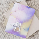 Protection iPad Mini Glam Lilac Gold Abstrait Peinture Élégant Monogram<br><div class="desc">Personnalisez facilement ce style glamour abstrait couleur lilas peinture et faux or spray arrière - plan avec vos détails personnalisés.</div>