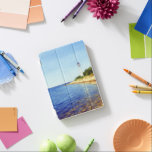Protection iPad Mini Guidée par la Lumière - l'âme de Vormsi<br><div class="desc">Hauteur au bord de la mer, le phare de Saxby veille depuis des générations sur le calme et la tempête. C’est plus qu’un phare pour les marins - c’est un symbole de la force tranquille, de la solitude et de la résilience. Ici, la Baltique rencontre le ciel dans un horizon...</div>