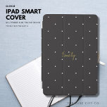 Protection iPad Mini iPad Mini Couverture Pois noirs Personnalisés<br><div class="desc">Cette couverture est en noir avec de petits pois blancs. Faites-le le vôtre et personnalisez-le avec votre nom qui est dans une couleur laiton/or.</div>