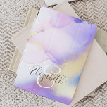 Protection iPad Mini Nom personnalisé Monogram Purple Aquarelle Luxe<br><div class="desc">Personnalisez facilement ce style glamour abstrait couleur lilas peinture et faux or spray arrière - plan avec vos détails personnalisés.</div>